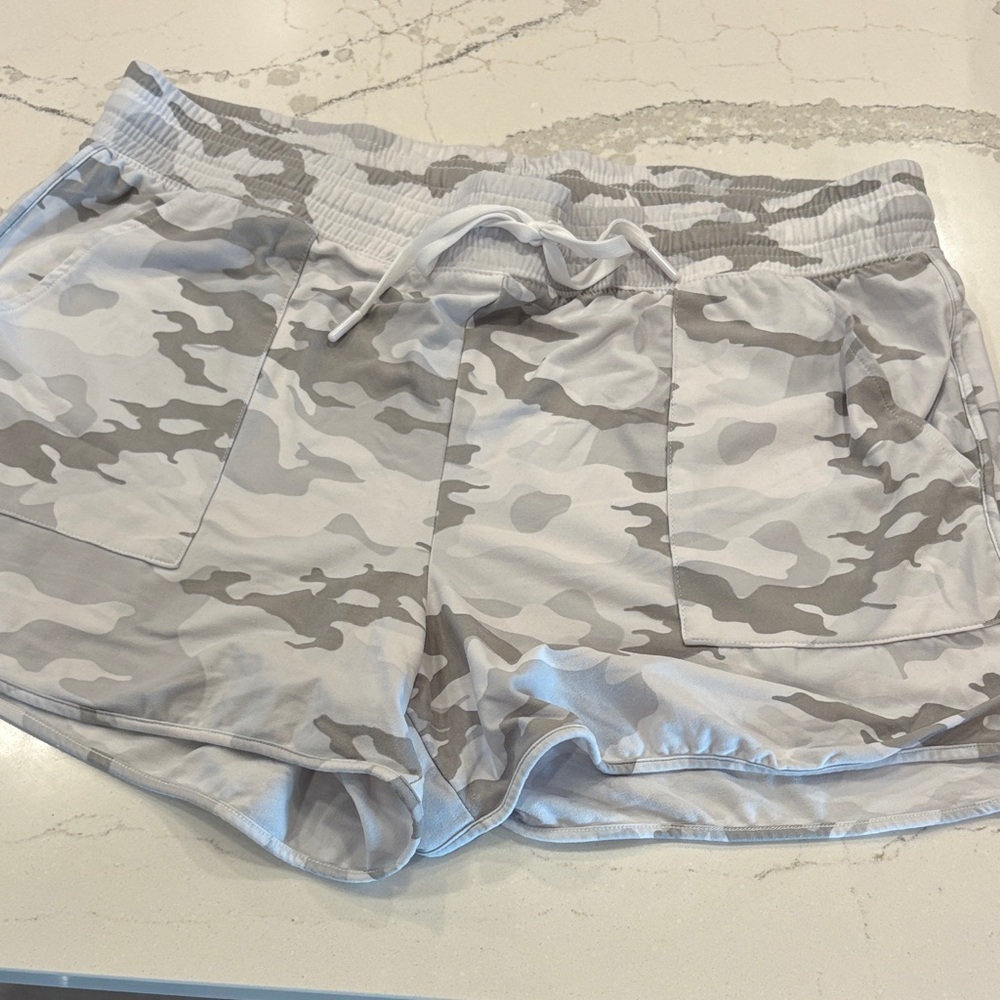 Athletic Works Gray Camo Women's Athletic Shorts